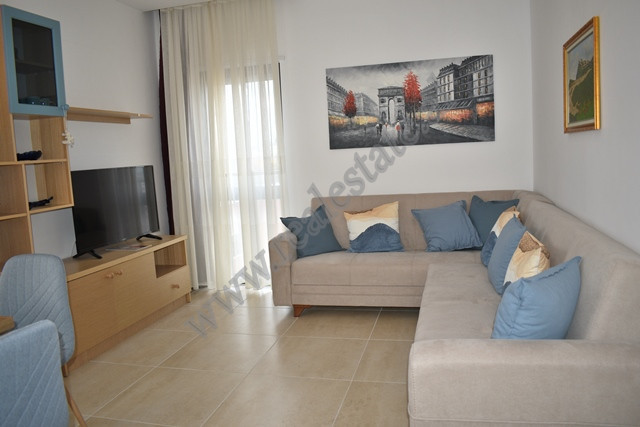 Apartament 1+1 me qira prane zones se Selvise ne Tirane.
Pozicionohet ne katin e 8 &nbsp;te nje pal